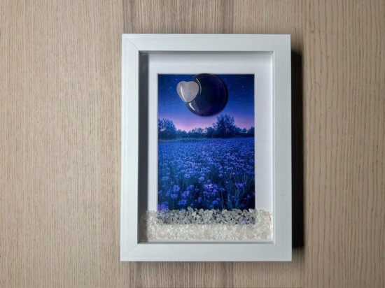 Amethist gouden driehoek in lijst 13x18