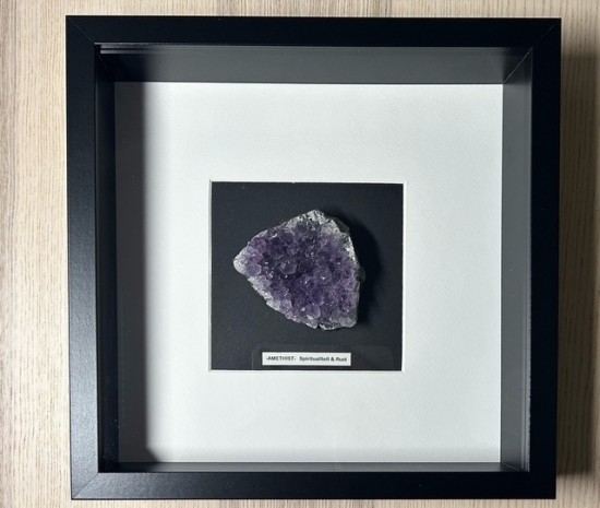 Amethist in lijst 25x25cm