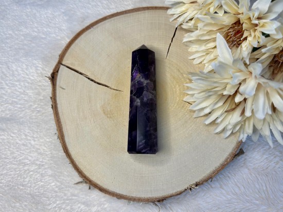 Amethist obelisk