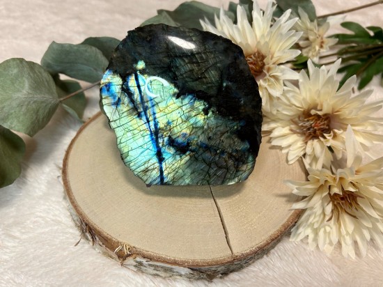 Labradoriet éénzijdig gepolijst