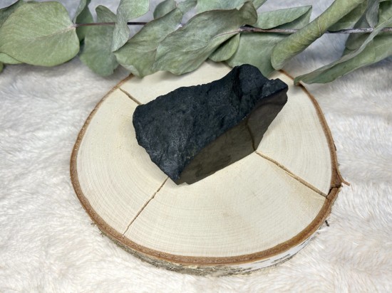 Shungiet éénzijdig gepolijst