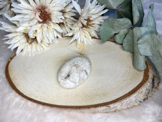 Witte aragoniet handsteen