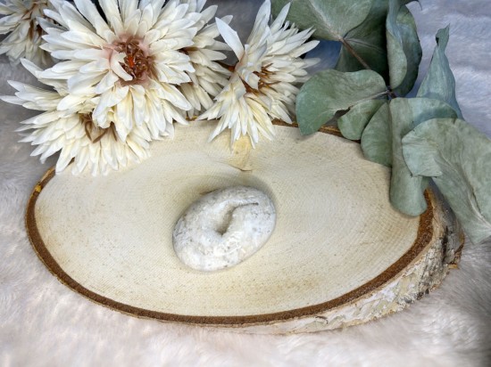 Witte aragoniet handsteen