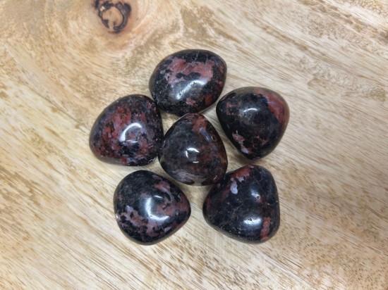 Amfiboliet trommelstenen