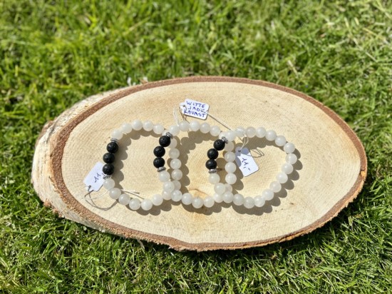Witte jade/Lavasteen armband