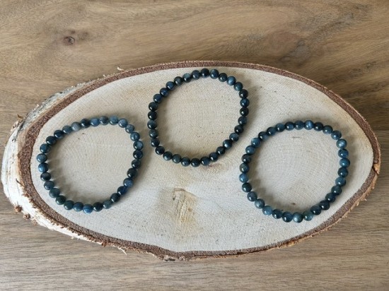 Kyaniet armband AA 6mm