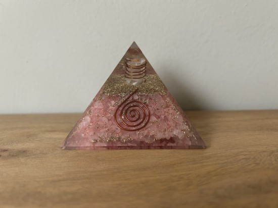 Orgonite piramide rozenkwarts