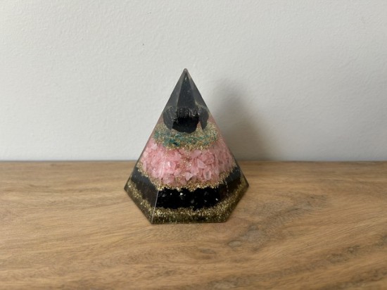 Orgonite zw toermalijn-rozenkwarts facet