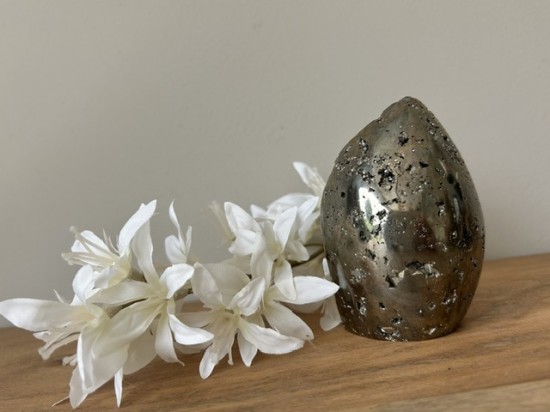 Pyriet sculptuur achterzijde