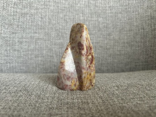 Roze toermalijn in matrix freeform, rubelliet