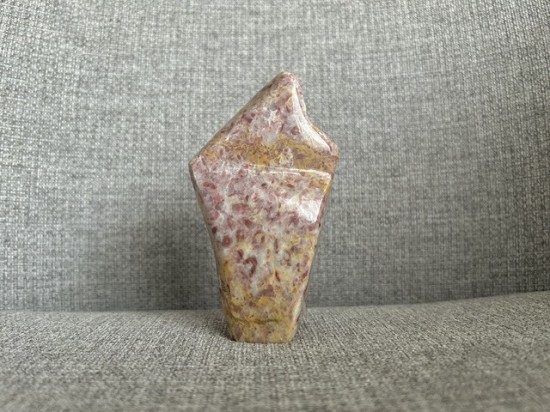 Roze toermalijn in matrix, rubelliet