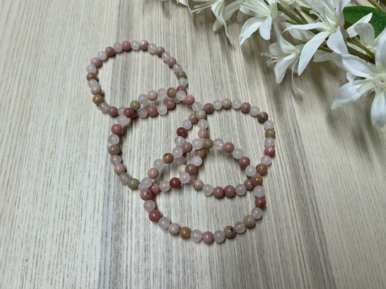 Rozenkwarts/Thuliet armband