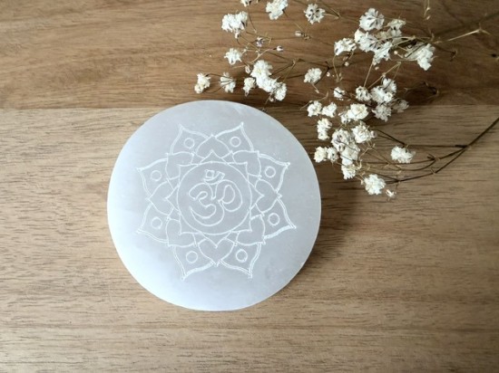 Seleniet oplaadschijf Mandala & Om-symbool